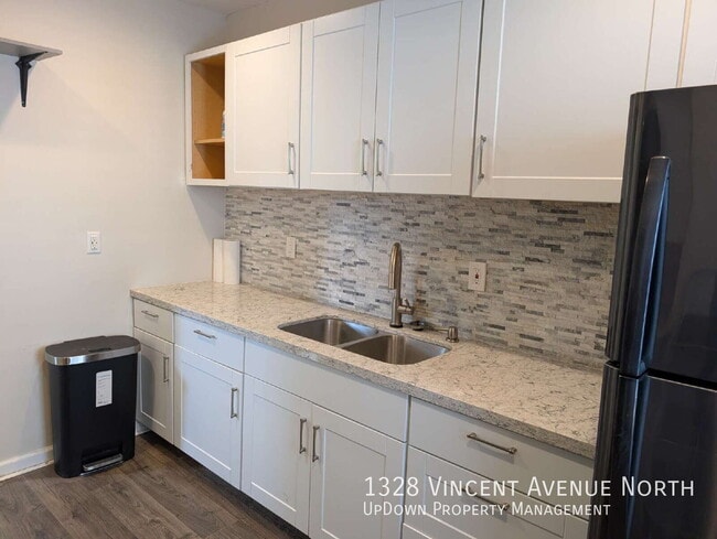 Building Photo - 1328 N Vincent Ave