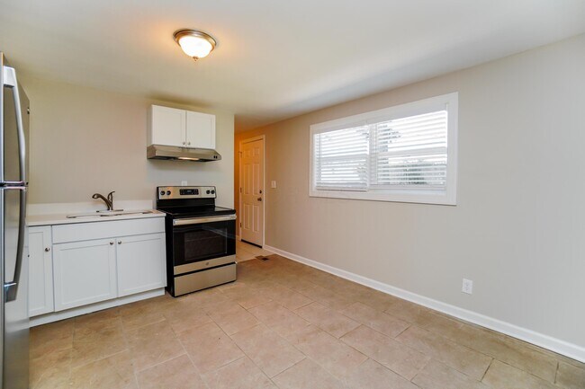 Building Photo - 357 Amesbury Dr