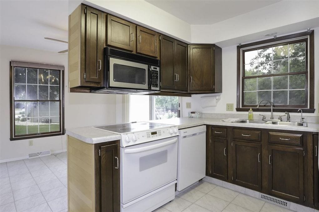 Kitchen - 1140 S Bluemound Dr