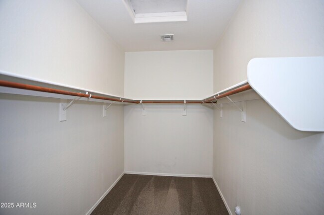 Building Photo - 1090 W Caroline Ln