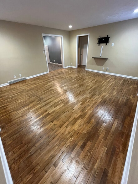 Building Photo - 411 Elizabeth St