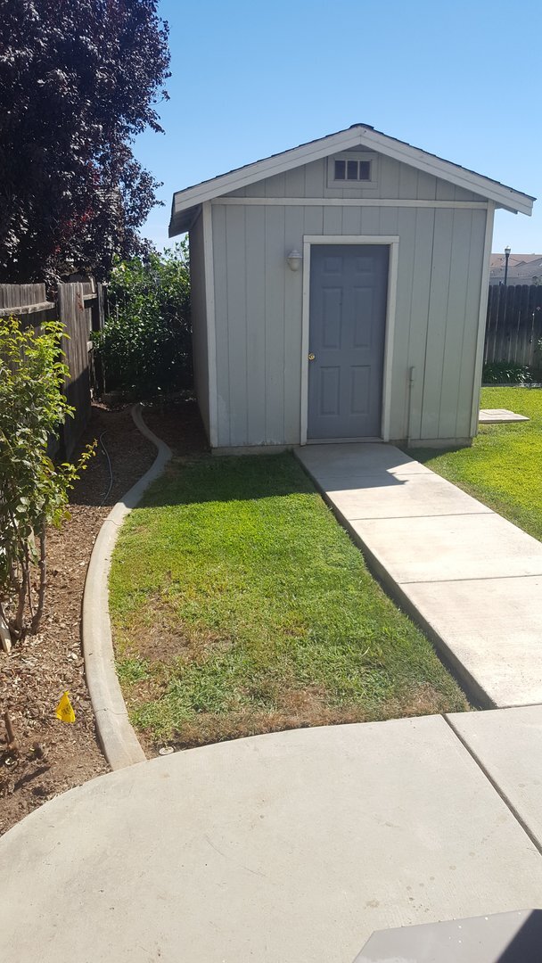 Building Photo - 4 Bedroom Home