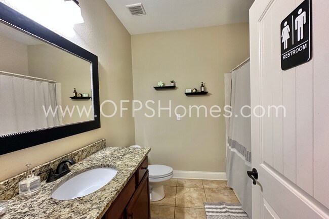 Building Photo - AVAILABLE IN AUG! 5BR/3BA IN S. CRESTVIEW