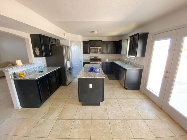 Building Photo - Northeast El Paso/Sandstone Ranch Estates 4 Bed Refrig A/C in Cul De Sac!