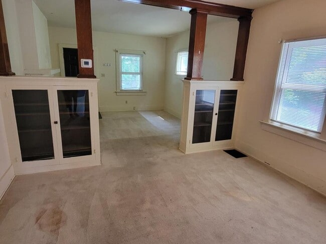 Building Photo - 1053 Highland Ave