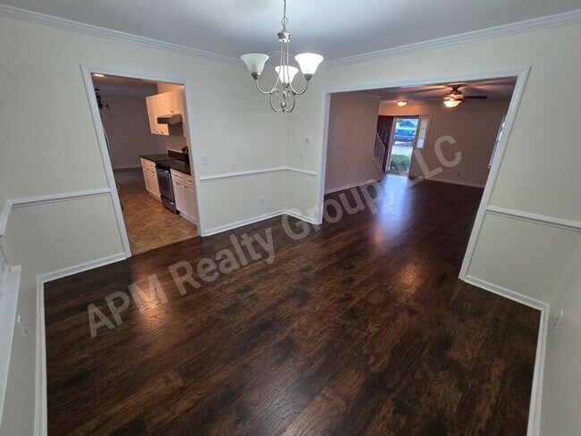 Building Photo - Four bedroom home off Hardscrabble