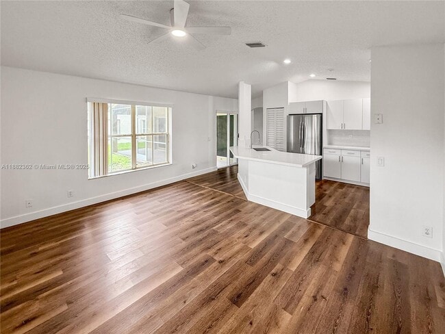 Building Photo - 611 Carrington Ln