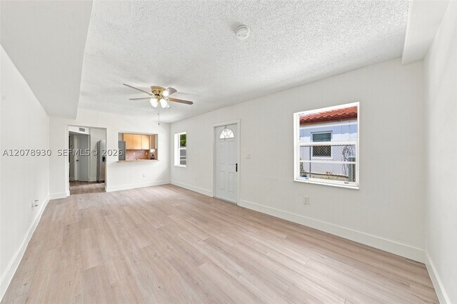Building Photo - 402 NW 44th Ave