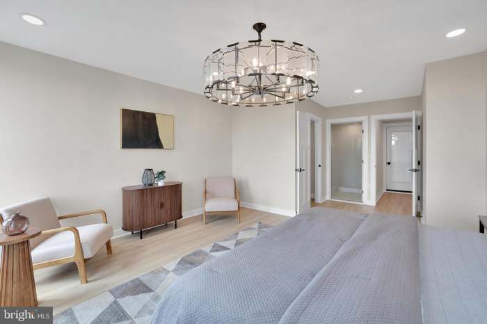 Bedroom - 1032 W Franklin St