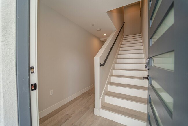 Building Photo - 1321 Bates Ave