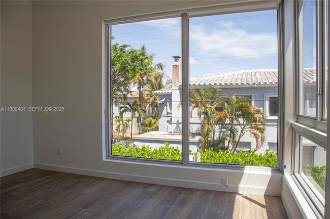 Building Photo - 529 SW 11th St