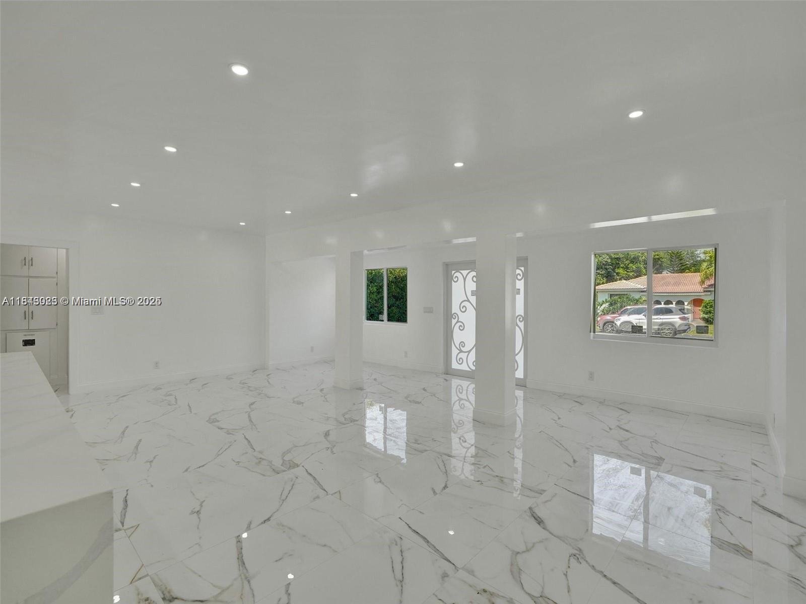 Building Photo - 11011 NE 9th Ct