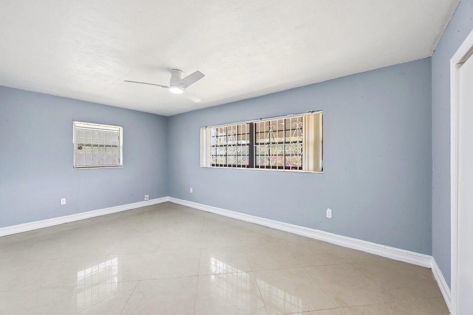 Building Photo - 740 E Evanston Cir