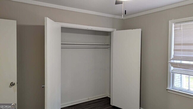 Building Photo - 2710 Riverview Rd