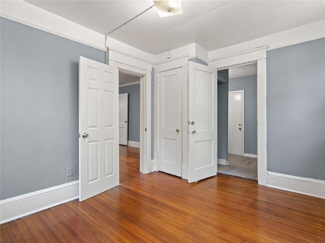 Building Photo - 164 4th St NE