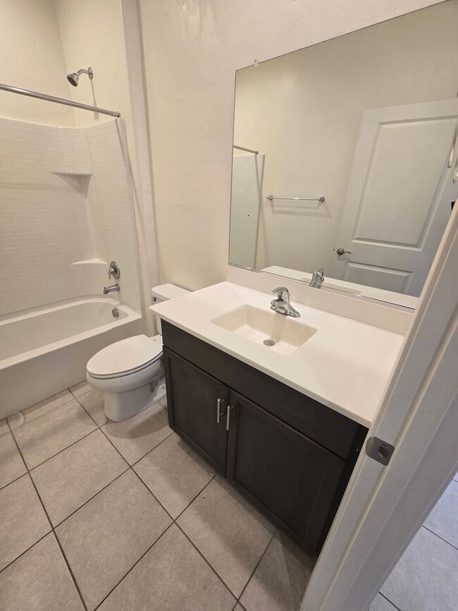 Building Photo - Freshly updated 3 bedroom/ 2 bath Home