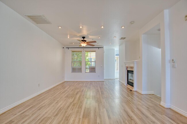 Building Photo - 2706 Black Locust Ct