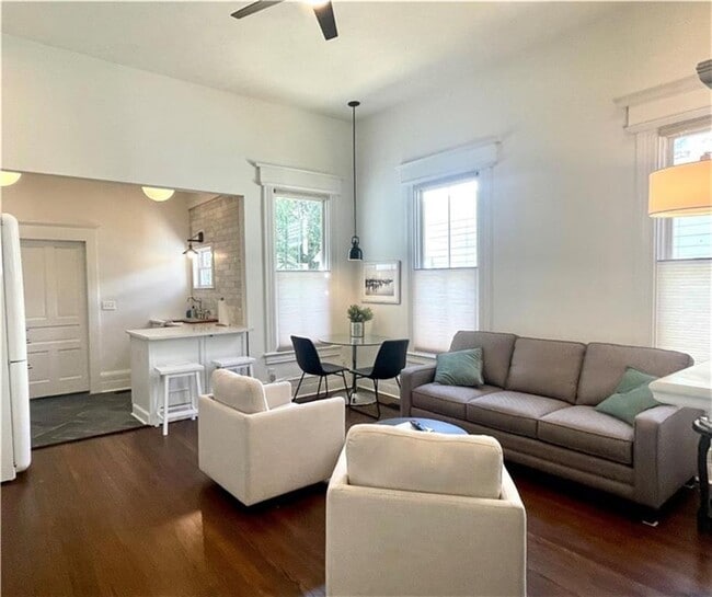 Building Photo - 1915 Union St