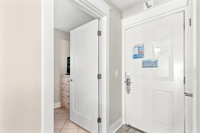 Building Photo - 8743 Thomas Dr