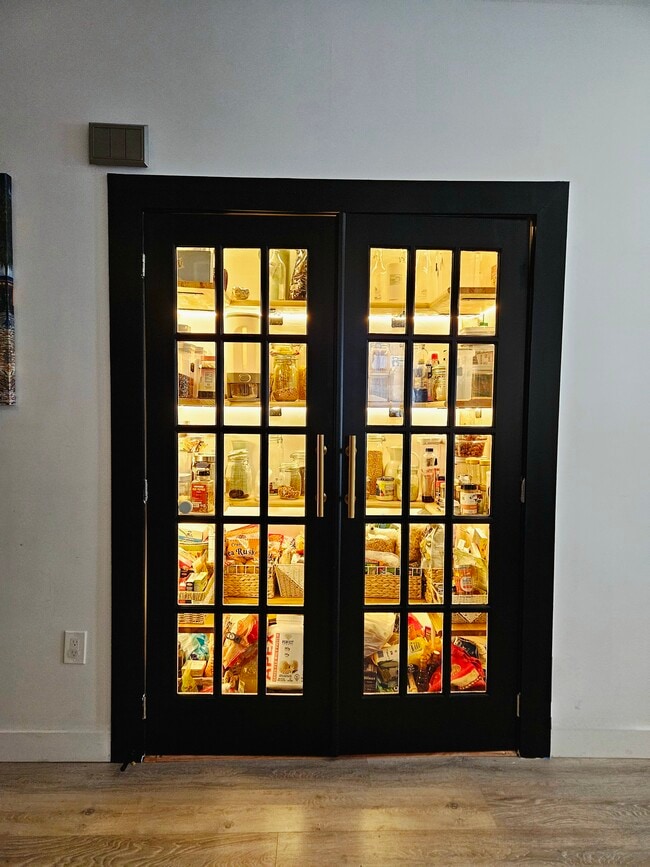 Building Photo - 84 Center Ave