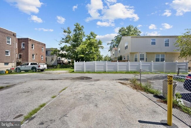 Building Photo - 1011 Clifton Ave