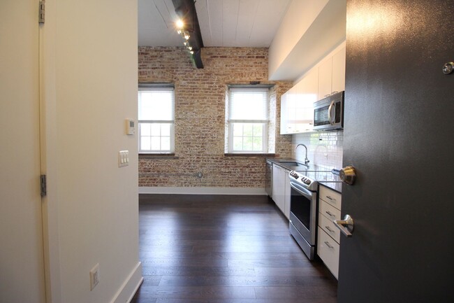 Building Photo - Luxury Loft in historic setting