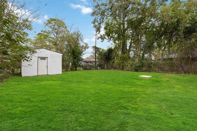 Building Photo - 6327 Mardale Dr
