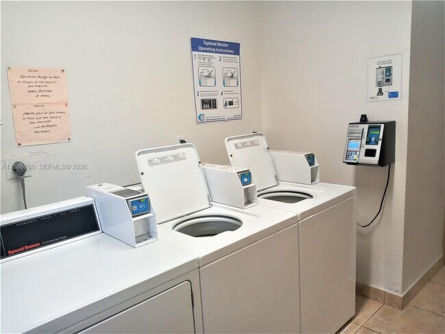 Building Photo - 16801 NE 14th Ave