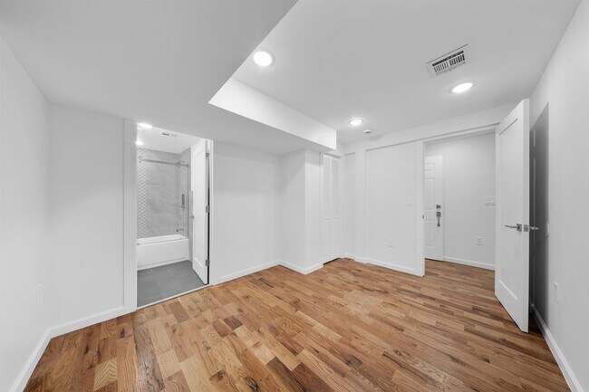 Building Photo - 1111 53rd St