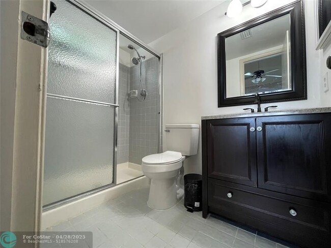 Building Photo - 9898 Nob Hill Ct
