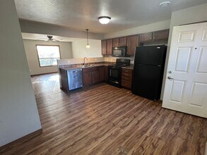Building Photo - 325 Arianna Pl