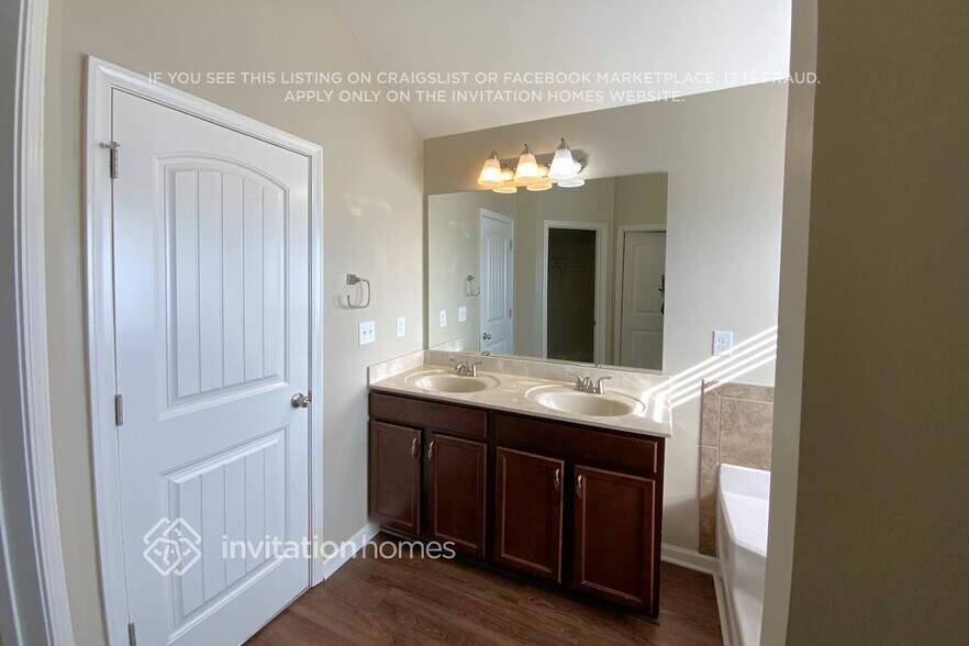 Building Photo - 1833 Crandon Ct