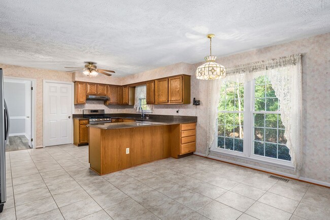 Building Photo - Spacious Home in Severna Park