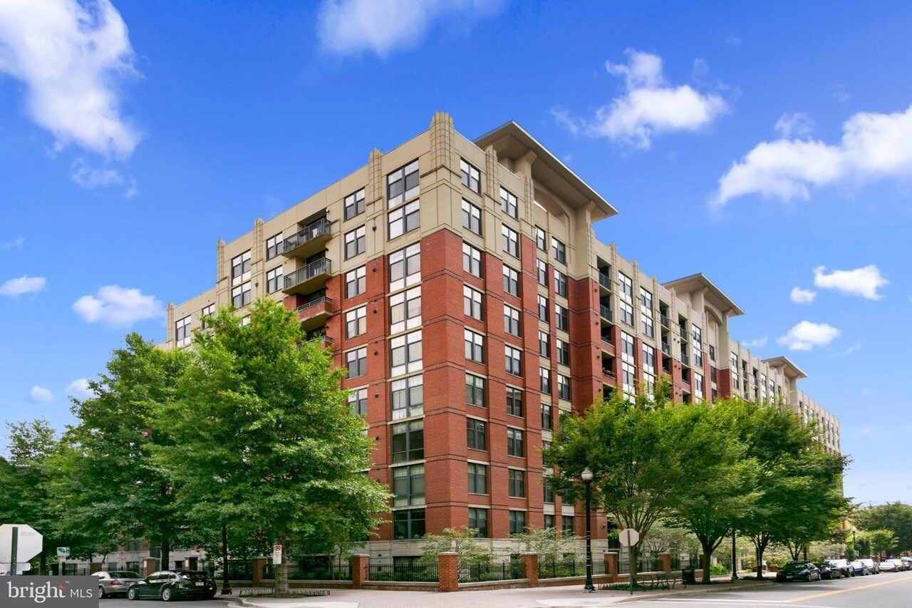 Building Photo - 1021 N Garfield St