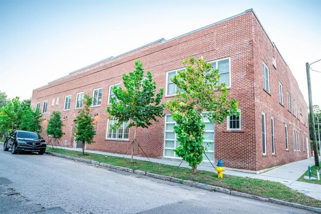 Building Photo - 3108 N Jefferson St