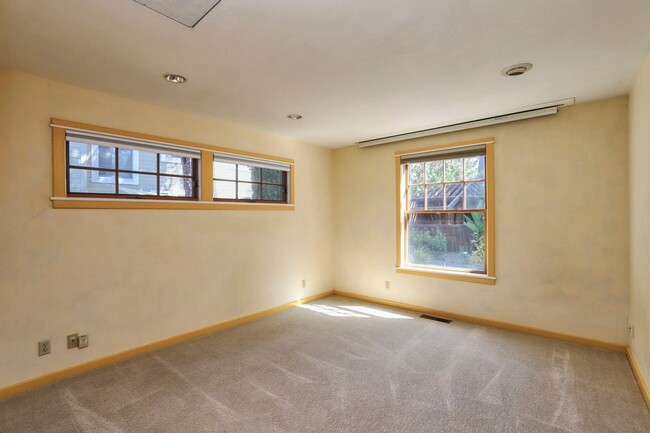 Building Photo - 3 Bed/ 2 Bath Palo Alto home in the heart ...