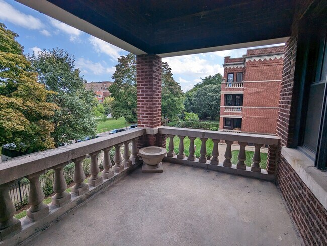 Building Photo - 2526 N Kedzie Blvd