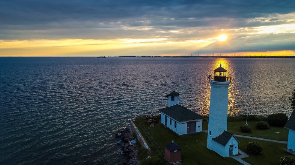 Building Photo - 139 S Esselstyne St