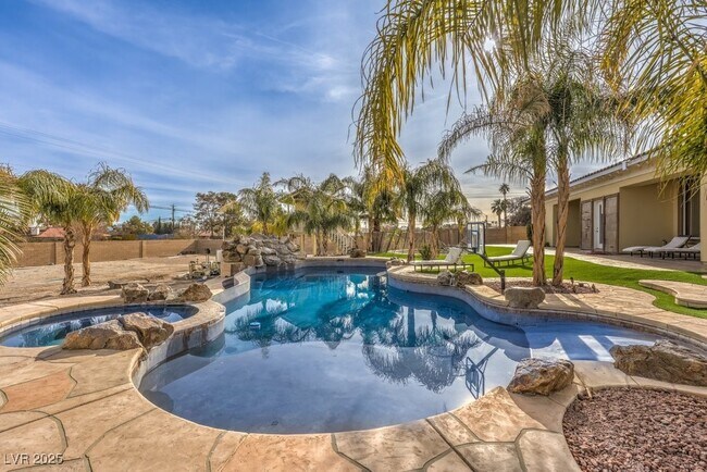 Building Photo - 2780 El Camino Rd