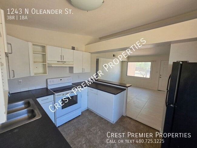Building Photo - 1243 N Oleander St