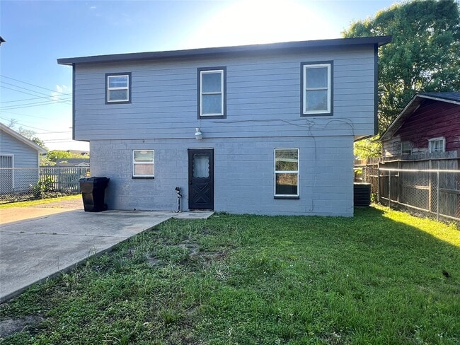 Building Photo - 5604 Chapman St