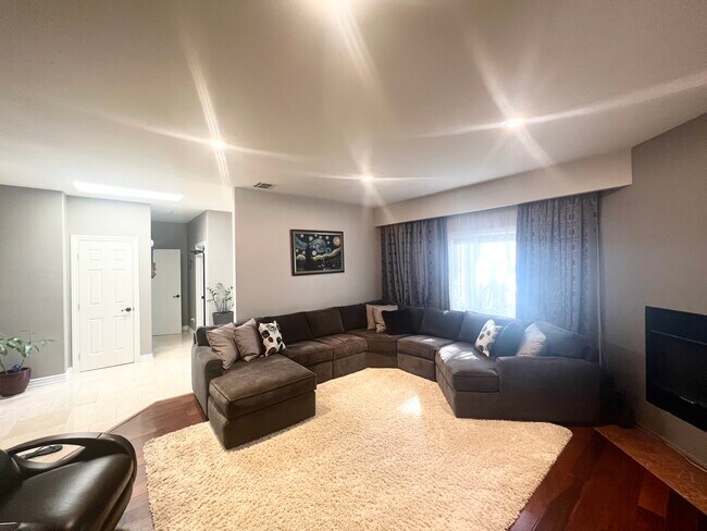 Living Room - 6947 Jellico Ave