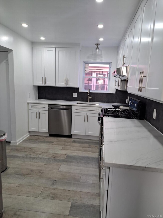 Building Photo - 115-30 Inwood St