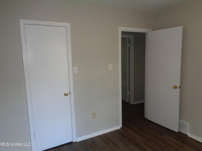 Building Photo - 5163 Haynes Dr