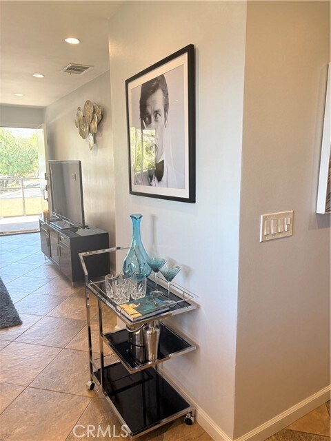 Building Photo - 510 N Villa Ct