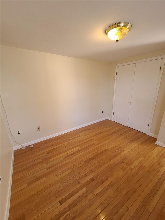 Building Photo - 356 4th St