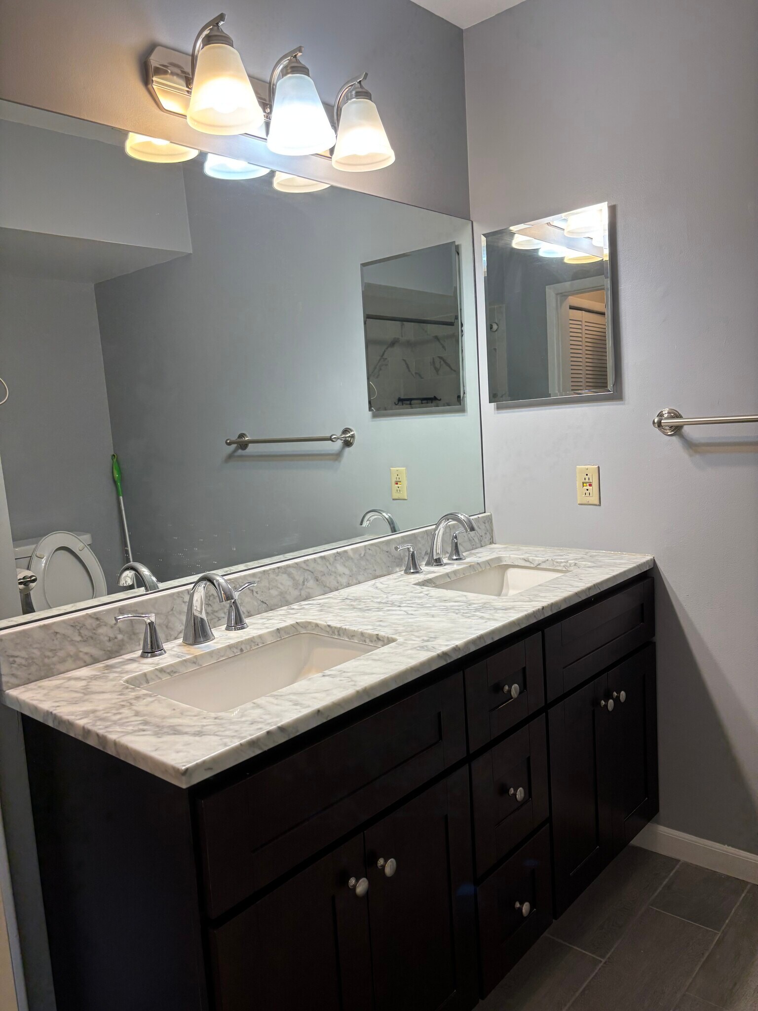 The bath room - 201 Salem Ct