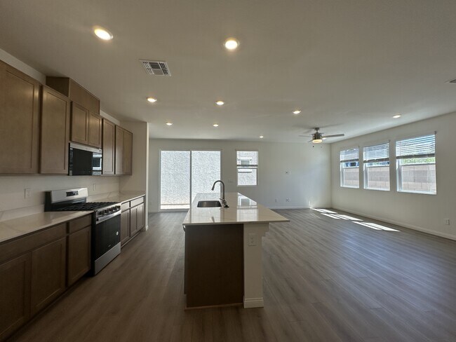 Building Photo - 6574 Tumoulin St