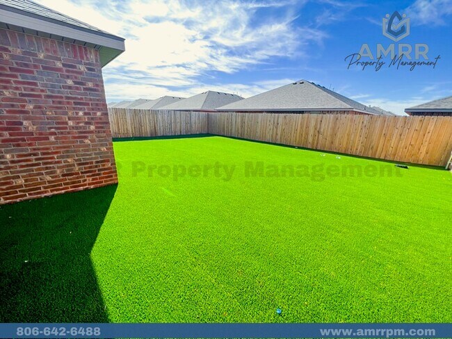 Building Photo - 3 Bedroom Home Available For Spring Pre-Lease