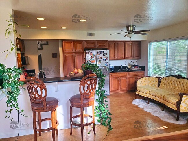 Building Photo - 3 Bedroom, 2.5 Bathroom in Rancho Del Oro!